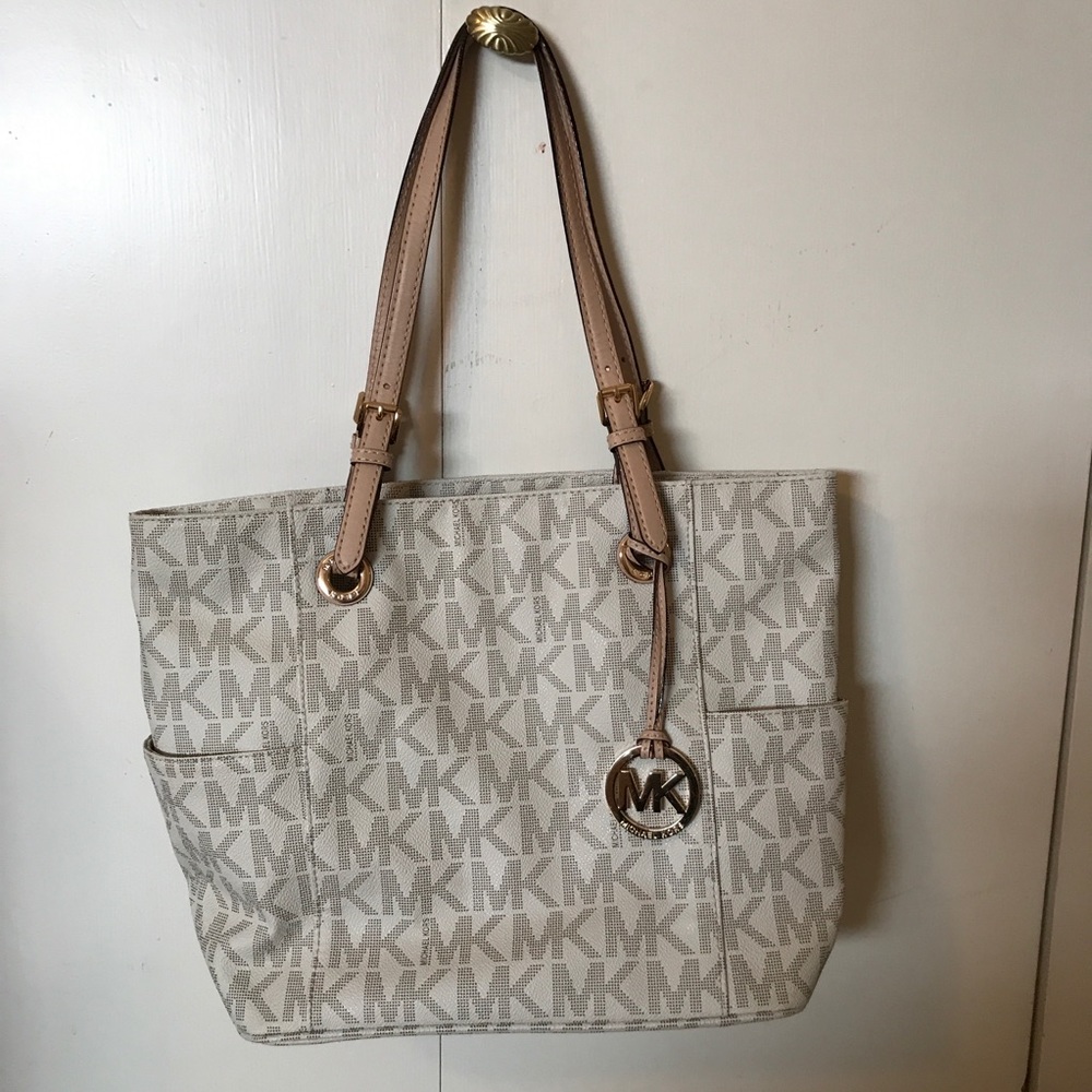 Michael Kors Signature Tote in Vanilla